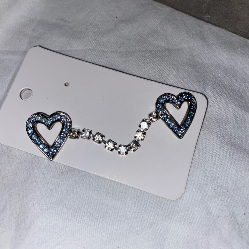 Silver tone brooch 105